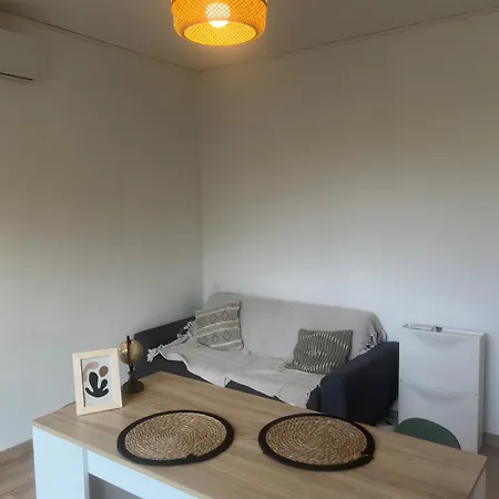 A 5 Min A Pied De La *