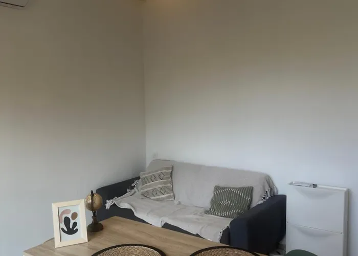 A 5 Min A Pied De La *